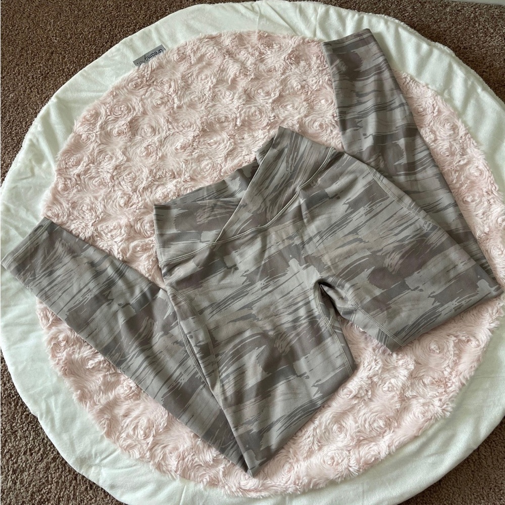 Alphalete Surface Power Camo Leggings Size Medium (M)